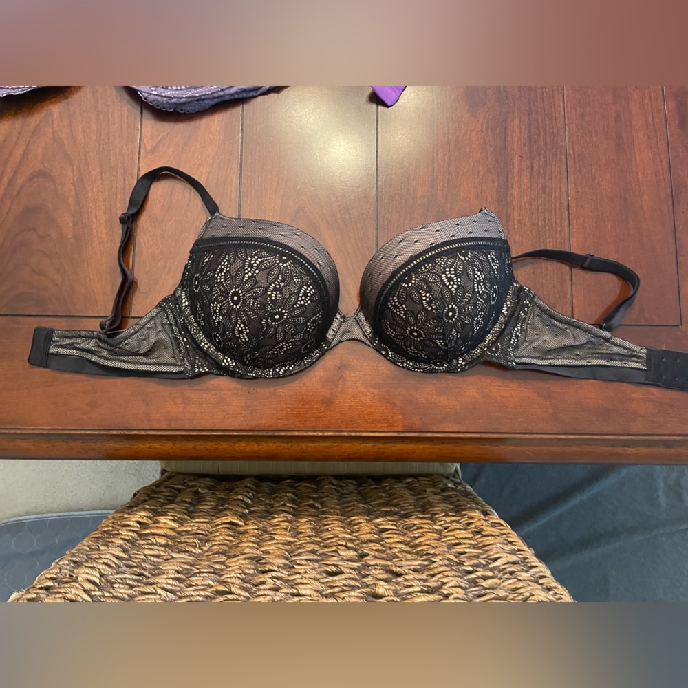 Victoria’s Secret very sexy push up Black Lace Bra NWOT